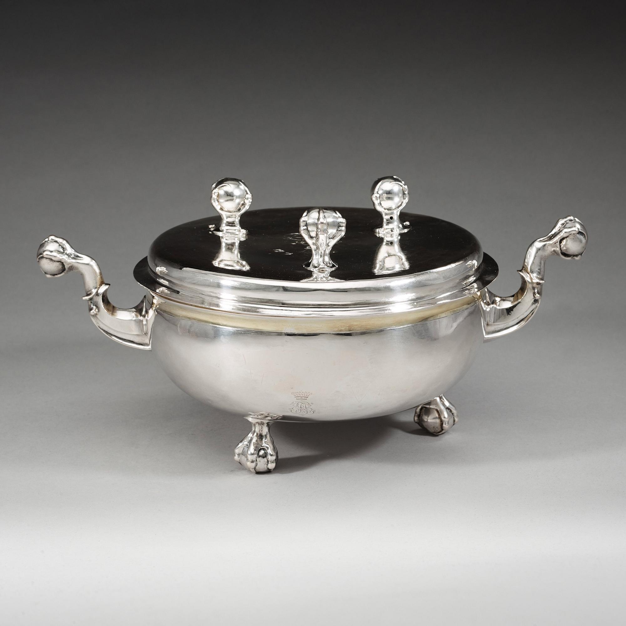 A Swedish 17th century parcel-gilt bowl and cover, Friedrich Richter (Stockholm 1668-1700-). Before 1689.