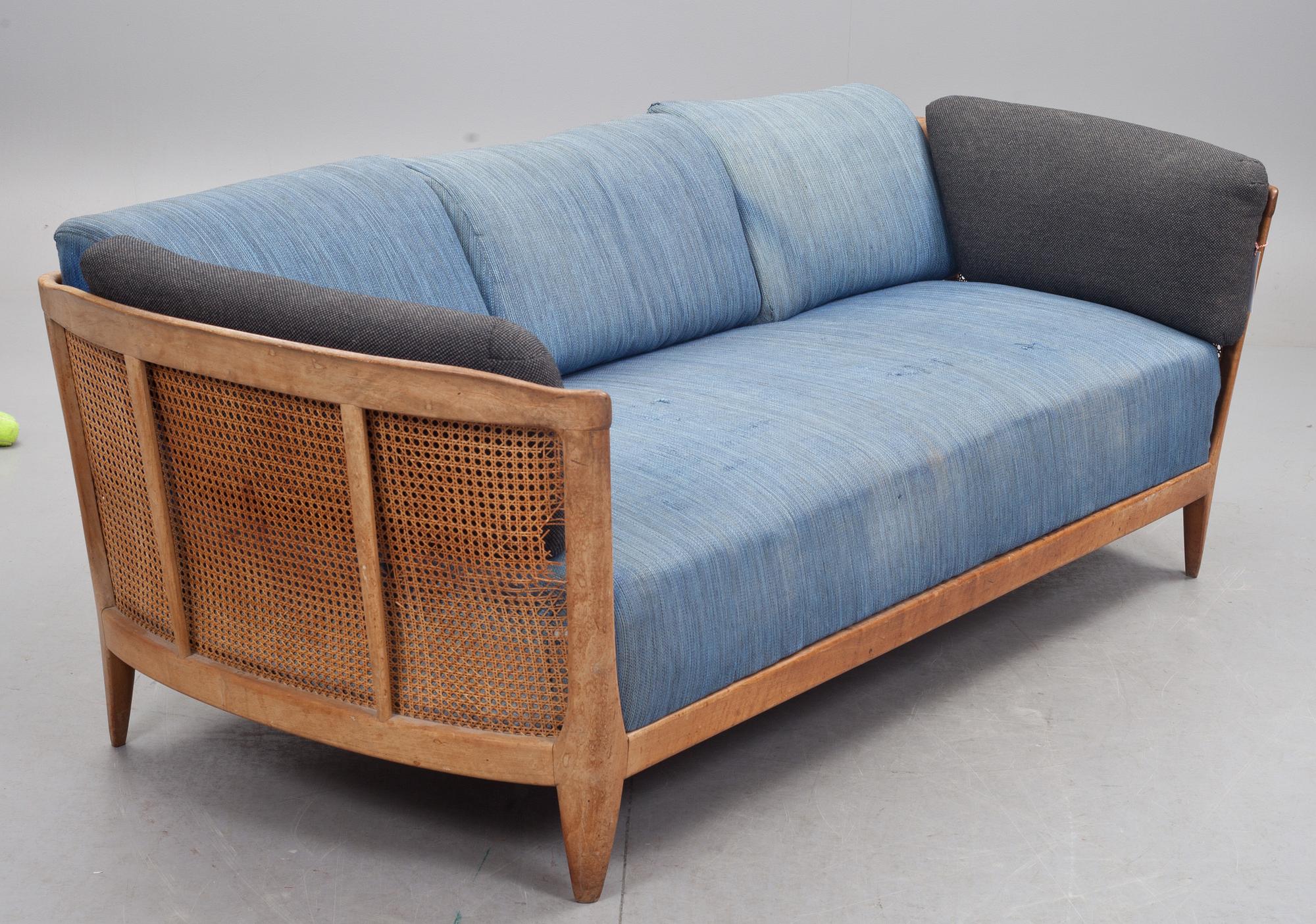 SOFFA, design Carl Malmsten. Brännmärkt. 1900-tal.