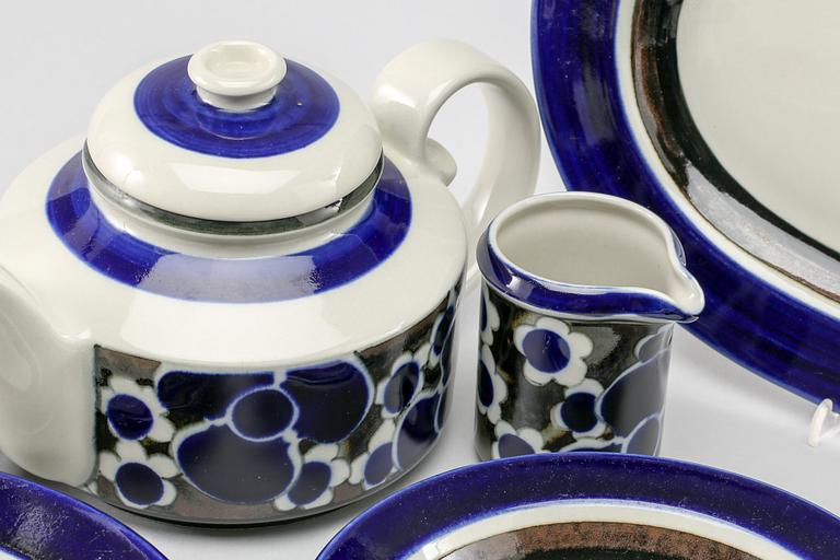 MAT- och KAFFESERVIS, 41 delar, stengods, "Saara", Anja Jaatinen-Winquist för Arabia, Finland, 1970-tal.