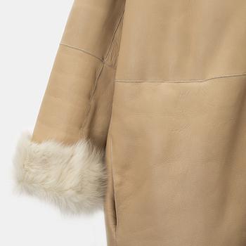 The row, a sheepskin coat, size 2.