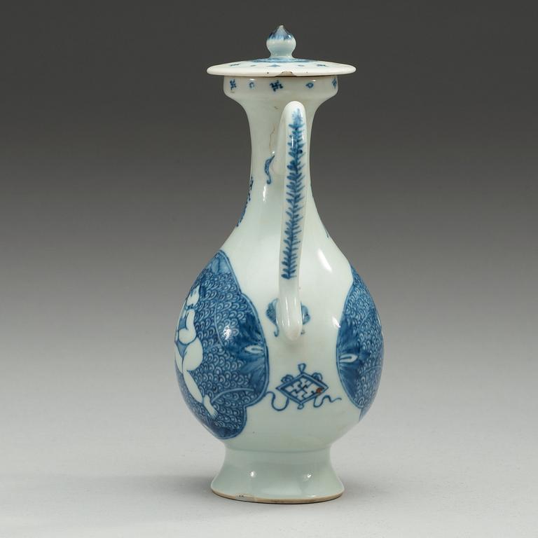 A blue and white ewer with cover, Qing dynasty.