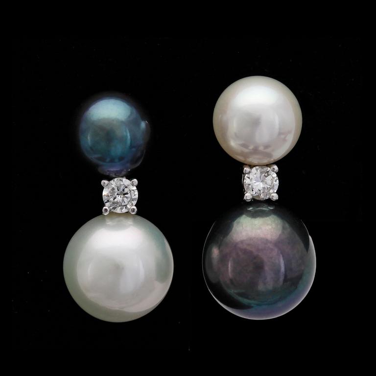EARRINGS, cultured black and white fresh water pearls, 8-10 mm, and brilliant cut diamonds, tot. 0.25 cts.