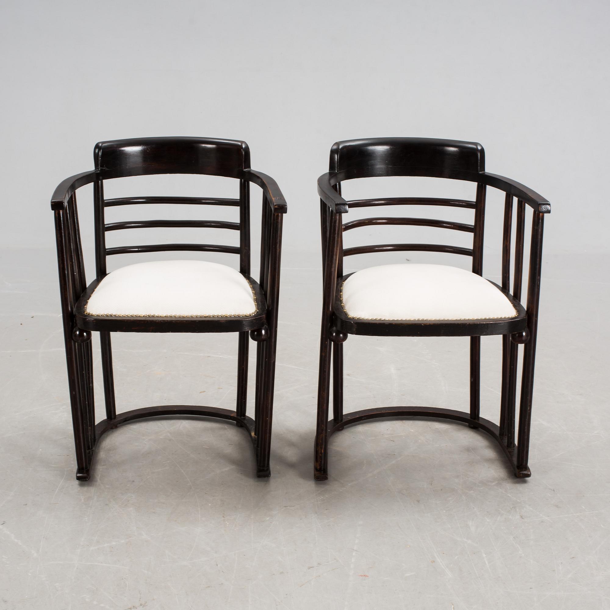 KARMSTOLAR, ett par, märkta; Thonet.