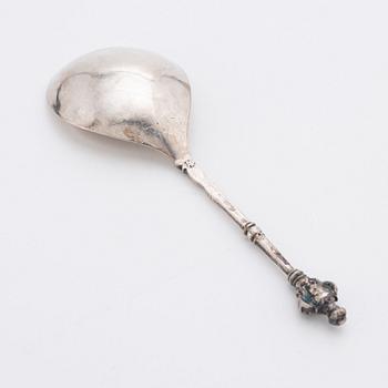 Sked med dubbel kerubknopp, silver, icke identifierad bomärke/mästarstämpel, Skandinavien 1600-tal.