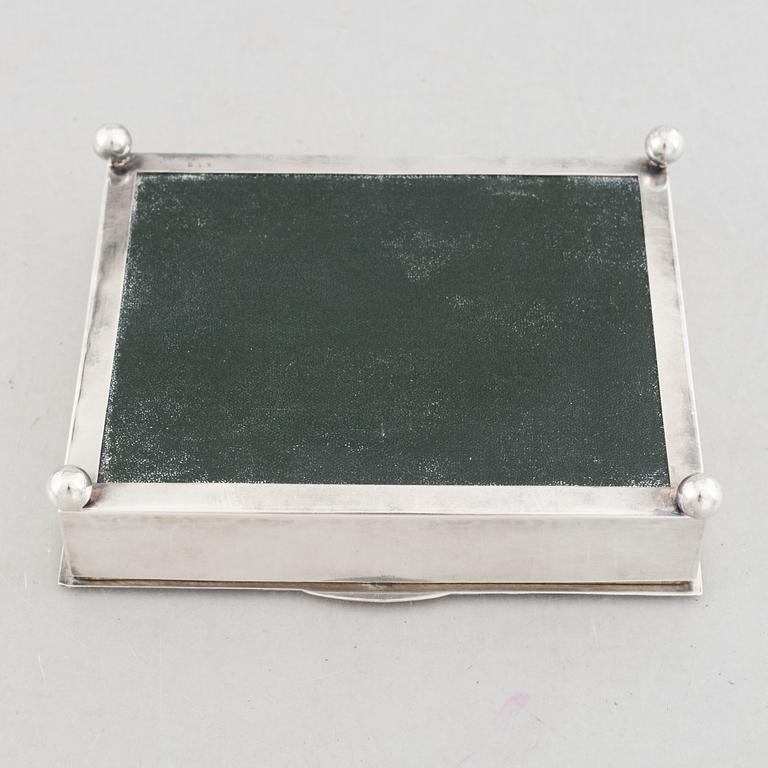 Kortskrin, silver, svensk importstämpel, 1900-talets första hälft.