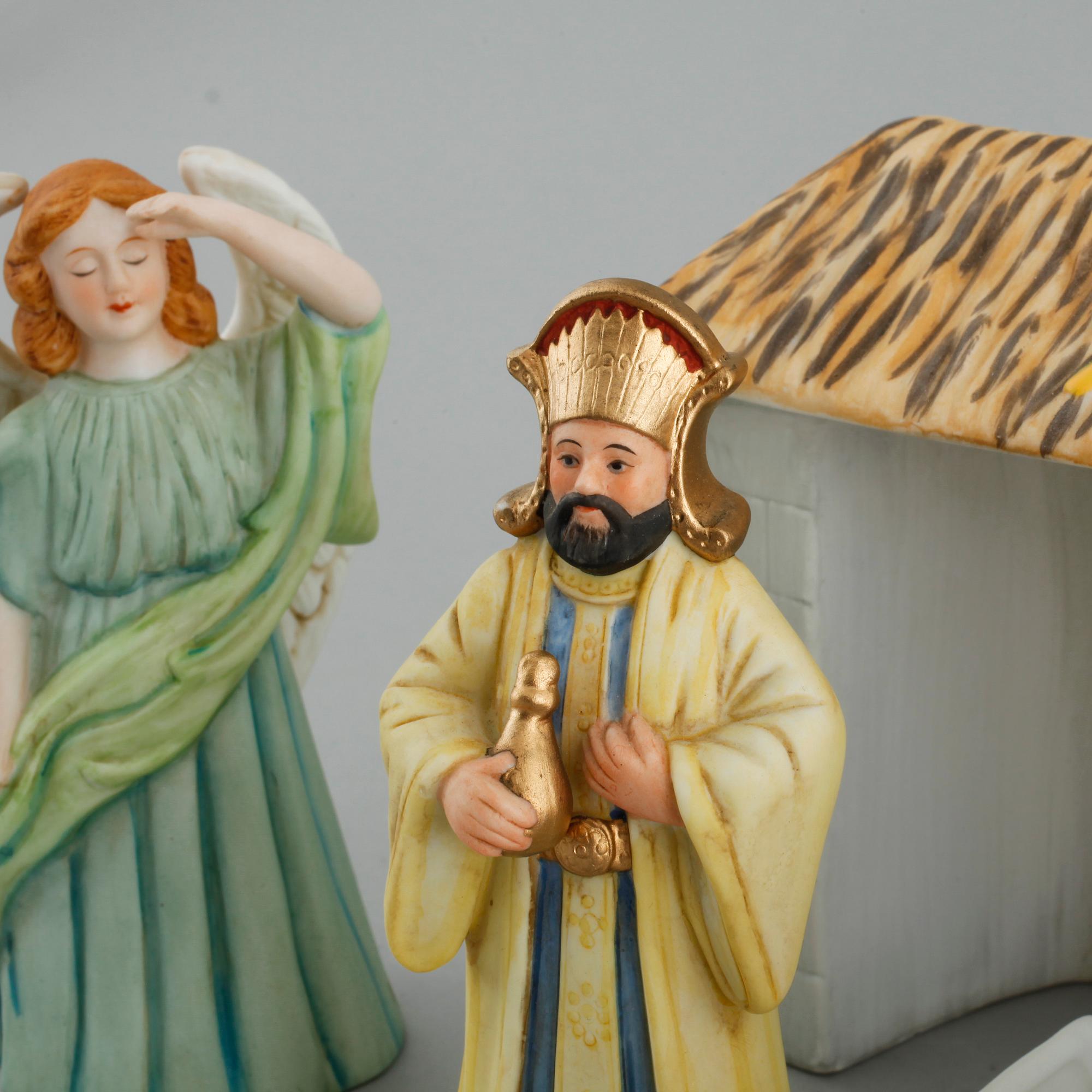 JULKRUBBA, 16 delar, biskviporslin, efter Jenny Nyström, utgiven av Kalmar Läns Museum.