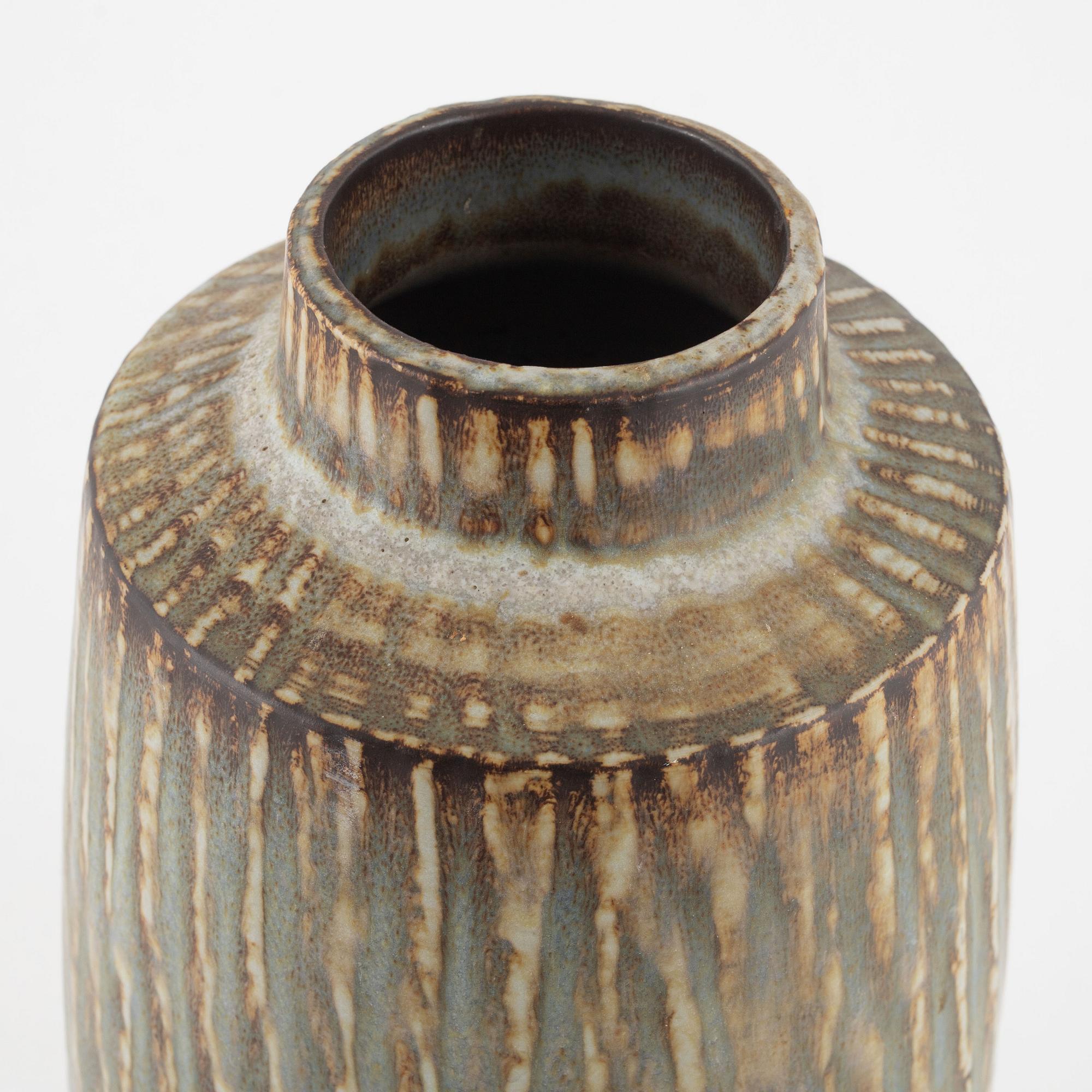 Gunnar Nylund, golvvas, "Rubus", Rörstrand.