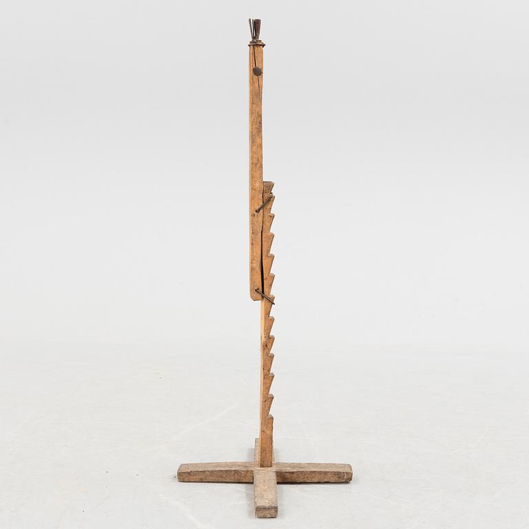 LJUSSTAKE, så kallad lysekärring, allmoge 1800-tal.