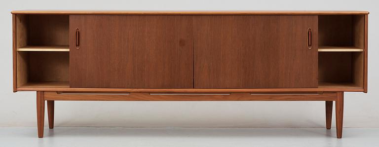 SIDEBOARD, Nils Jonsson, Toreds, 1900-talets mitt.