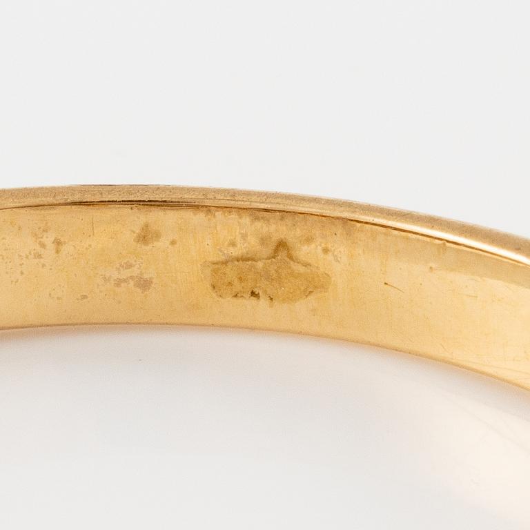 Ring, 18K gold with brilliant-cut diamonds.