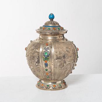 Urna med lock, silver, Kina, 1900-tal.