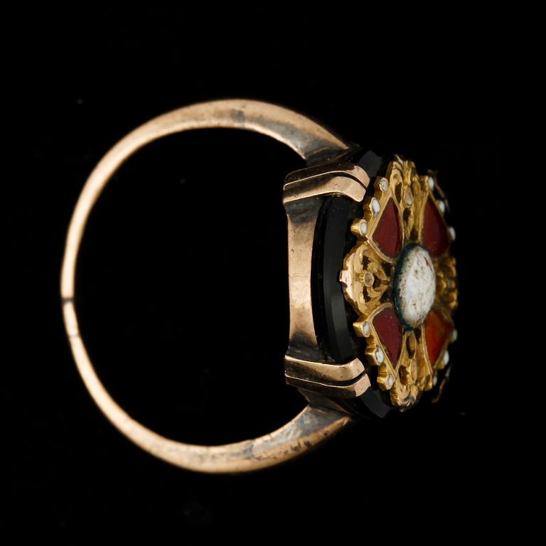 RING, 14k guld med senare monterad St Annaorden. Vikt 4,6g.