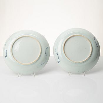 A pair of blue and white dishes, Qng dynasty, Kangxi (1662-1722).