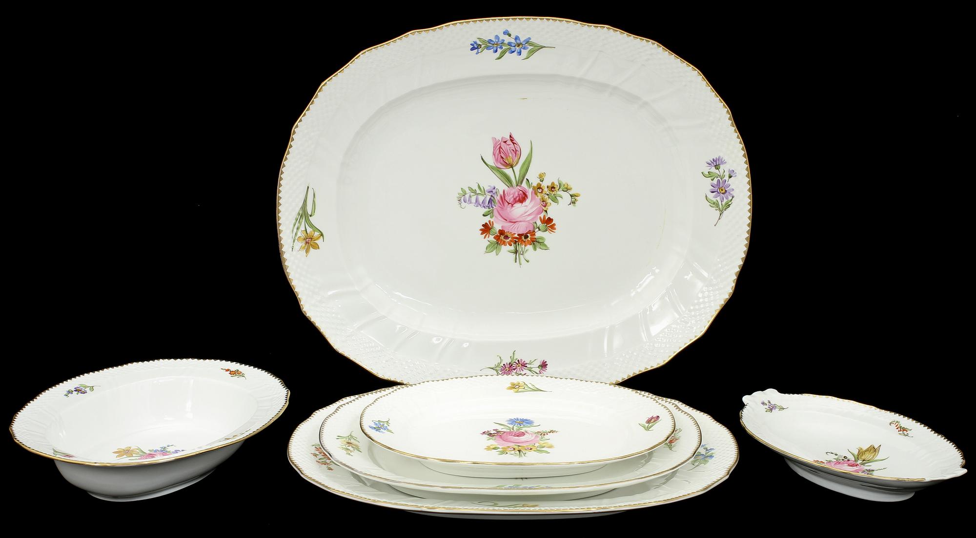 MAT- OCH KAFFESERVISDELAR, 124 st, porslin, Gustavsberg, 1900-talets första hälft.