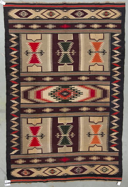 MATTA, Kelim, semiantik. Ca 295x198 cm.