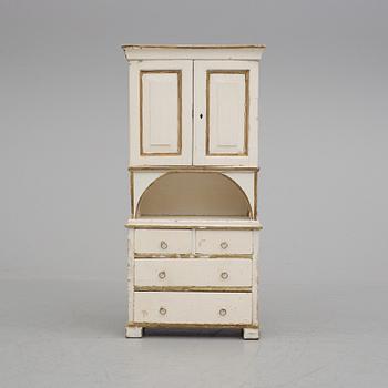 A children's cabinet from the second half of the 19th century.