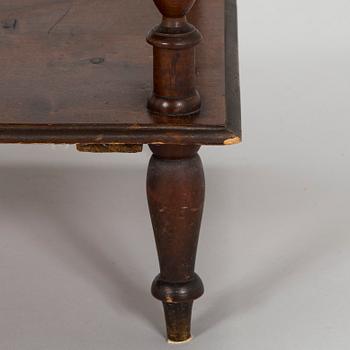A late 19th-century Étagère.