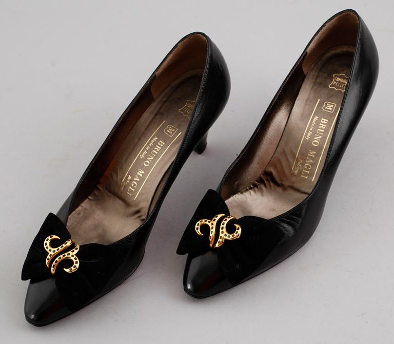 DAMSKOR, 3 par, Charles Jourdan och Bruno Magli.