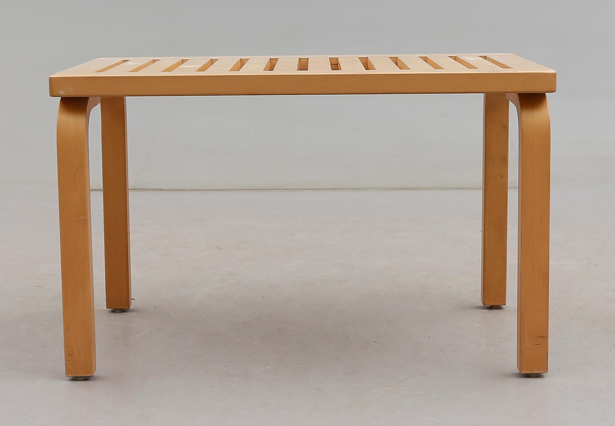 BÄNK, modell 153B, Alvar Aalto, Artek, 1900-talets andra hälft.