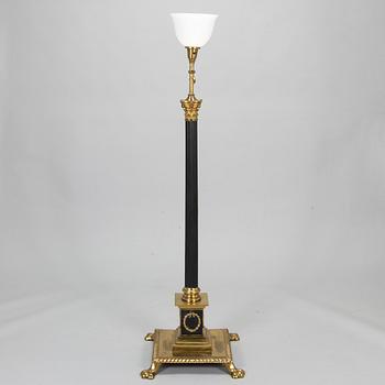 Golvlampa, empirestil, 1900-talets första hälft.