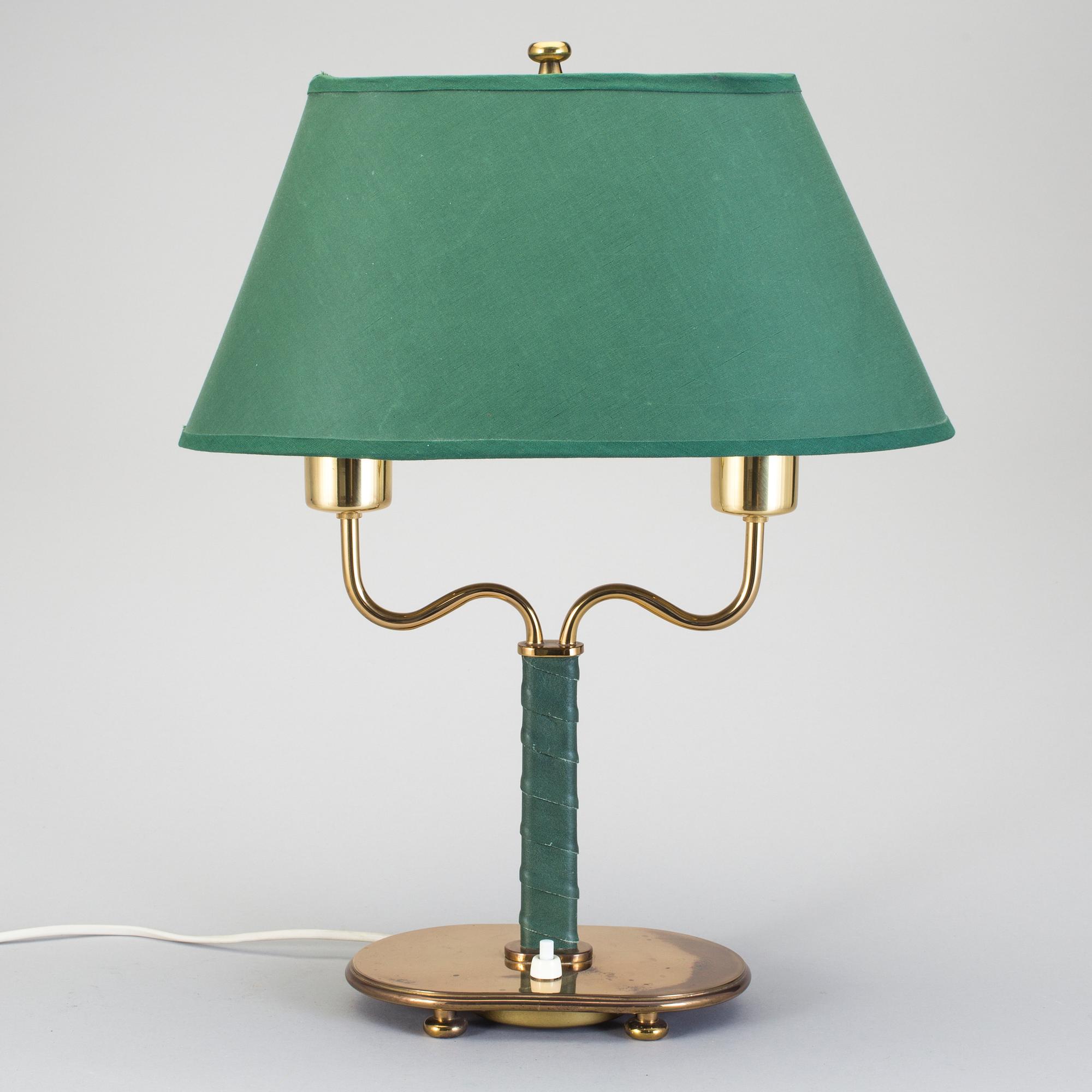 JOSEF FRANK, bordslampa, Firma Svenskt Tenn. Modell 2388.