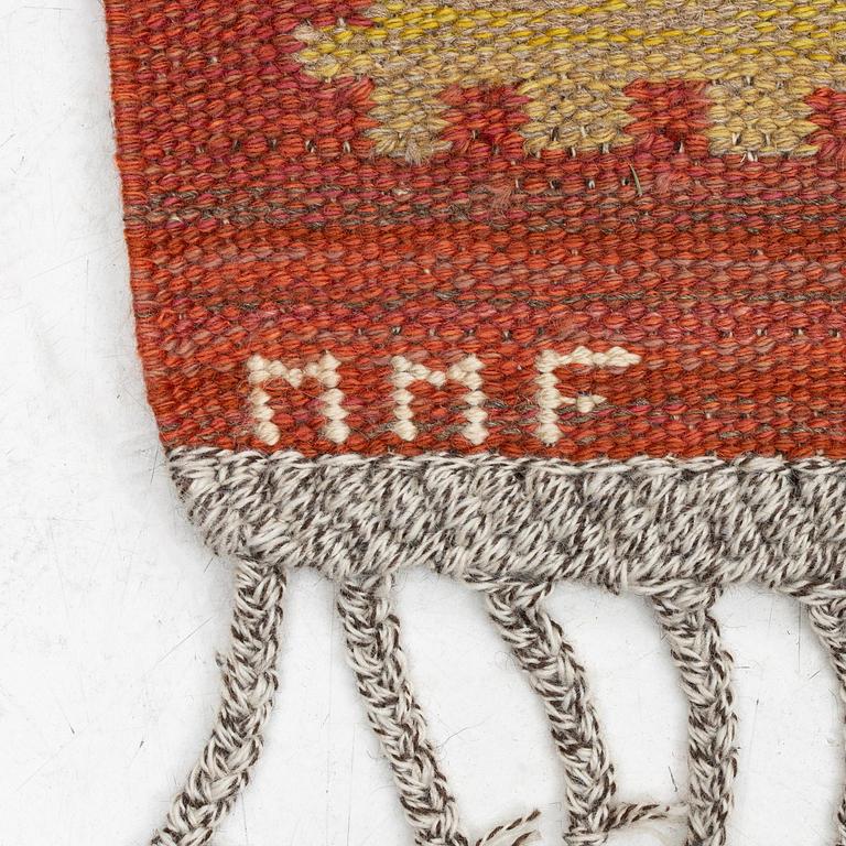 Märta Måås-Fjetterström, a flat weave 'Röd grön äng' carpet, c. 402 x 305 cm, signed MMF.