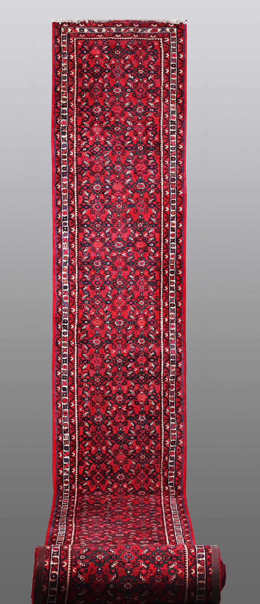 A runner, Hosenabad, ca 930 x 83 cm.