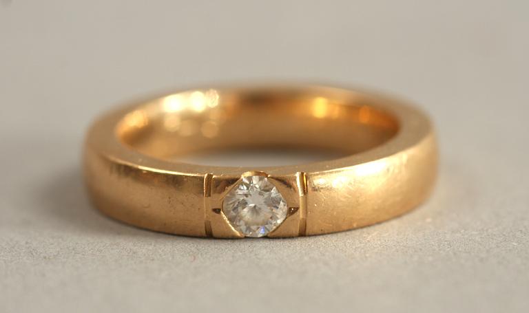 RING, 18K guld med briljant ca 0,22 ct.