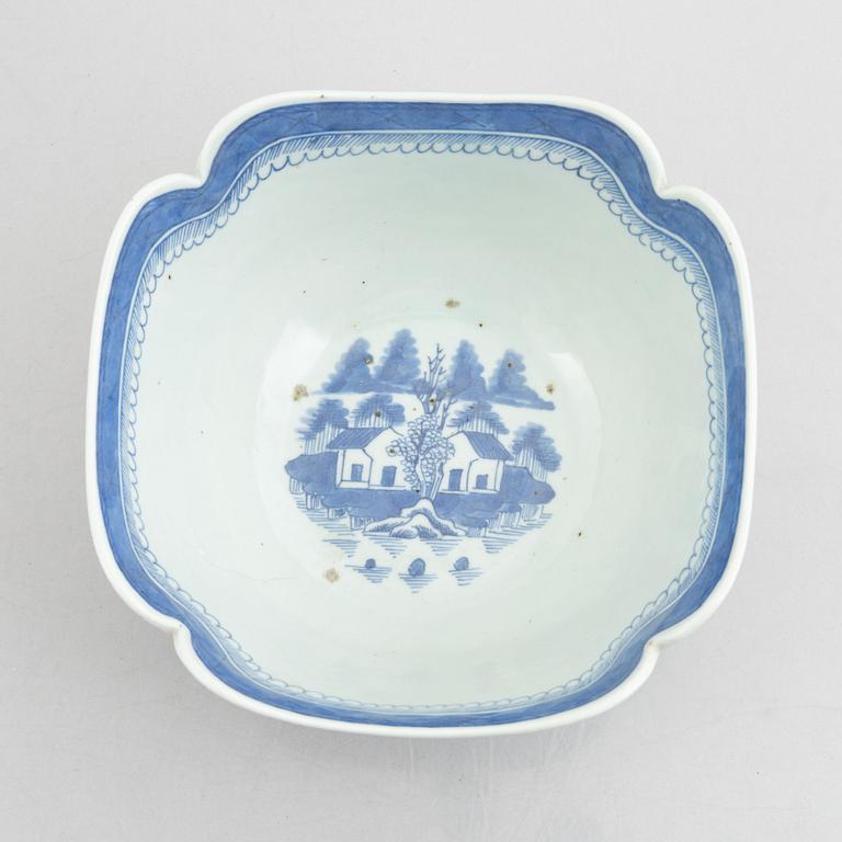 Eleven pieces of Chinese blue and white porcelain, Qing dynasty, 18th-19th century.