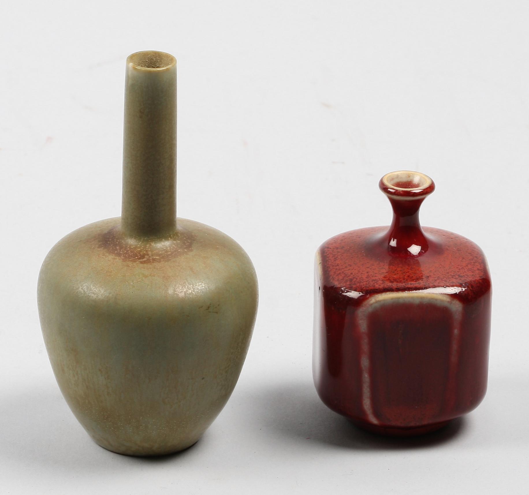 MINIATYRER, 2 st. Stengods. Rolf Palm, Mölle resp Carl-Harry Stålhane, Rörstrand.