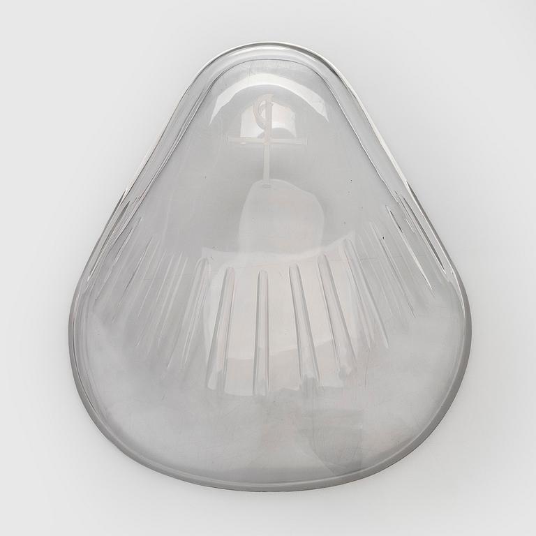 Arttu Brummer, oblate dish / glass paten, signed Riihimäen Lasi Oy A. Brummer, made in 1949.