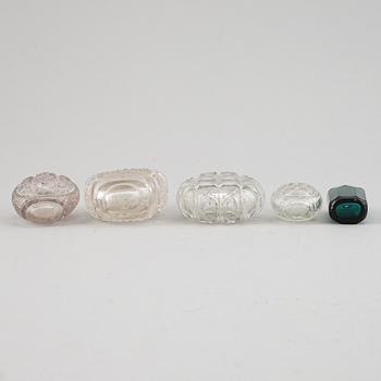 Five glass snuff bottles, 18th/19th century.