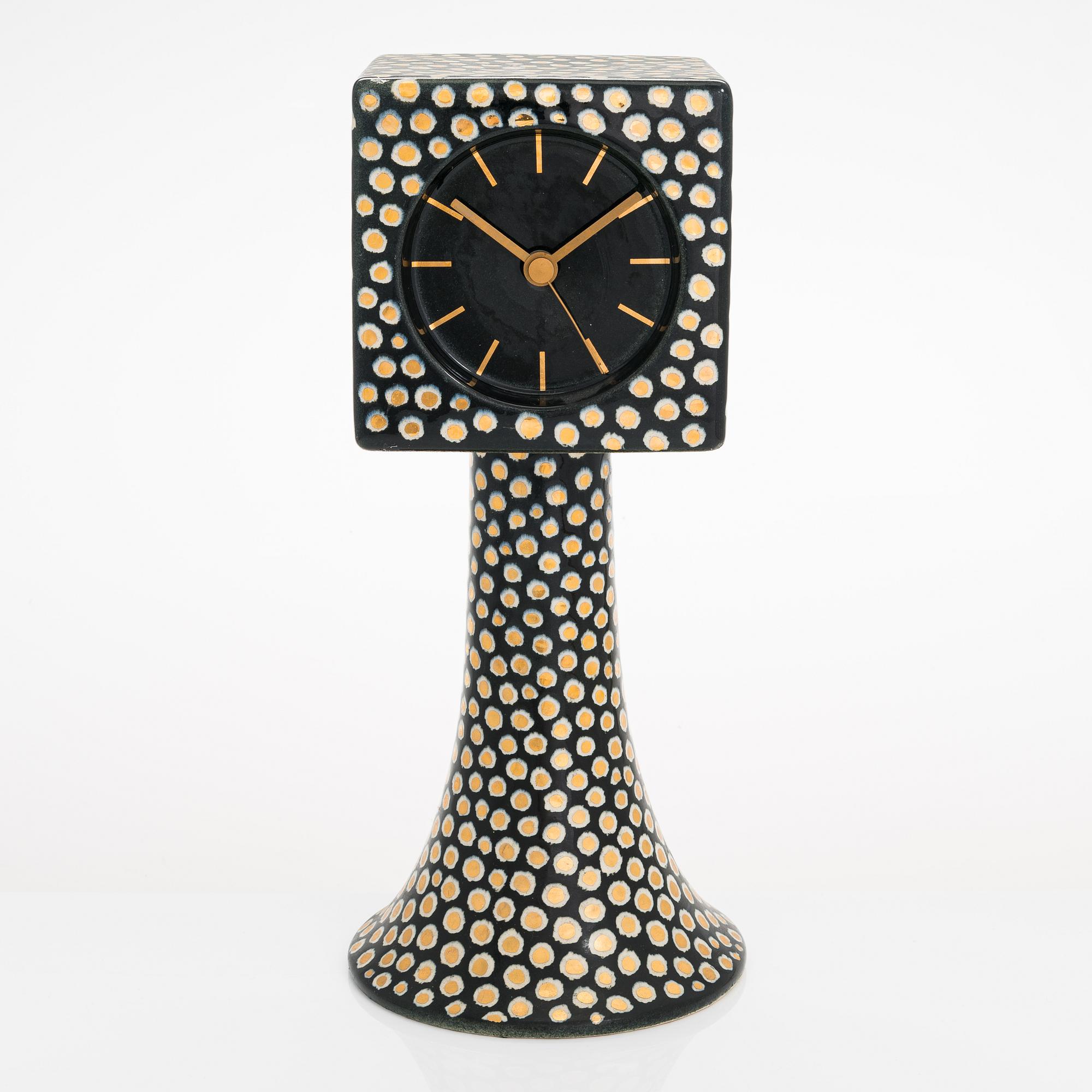 Birger Kaipiainen, a stoneware table clock signed Kaipiainen.