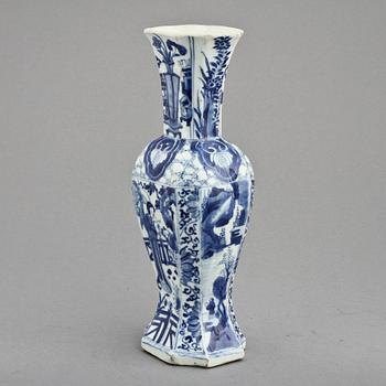 VAS, porslin, Kina, Kangxi, 1700-tal.