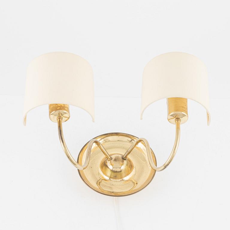 Josef Frank, a brass wall lamp, a model 2565, Firma Svenskt Tenn, Sweden.