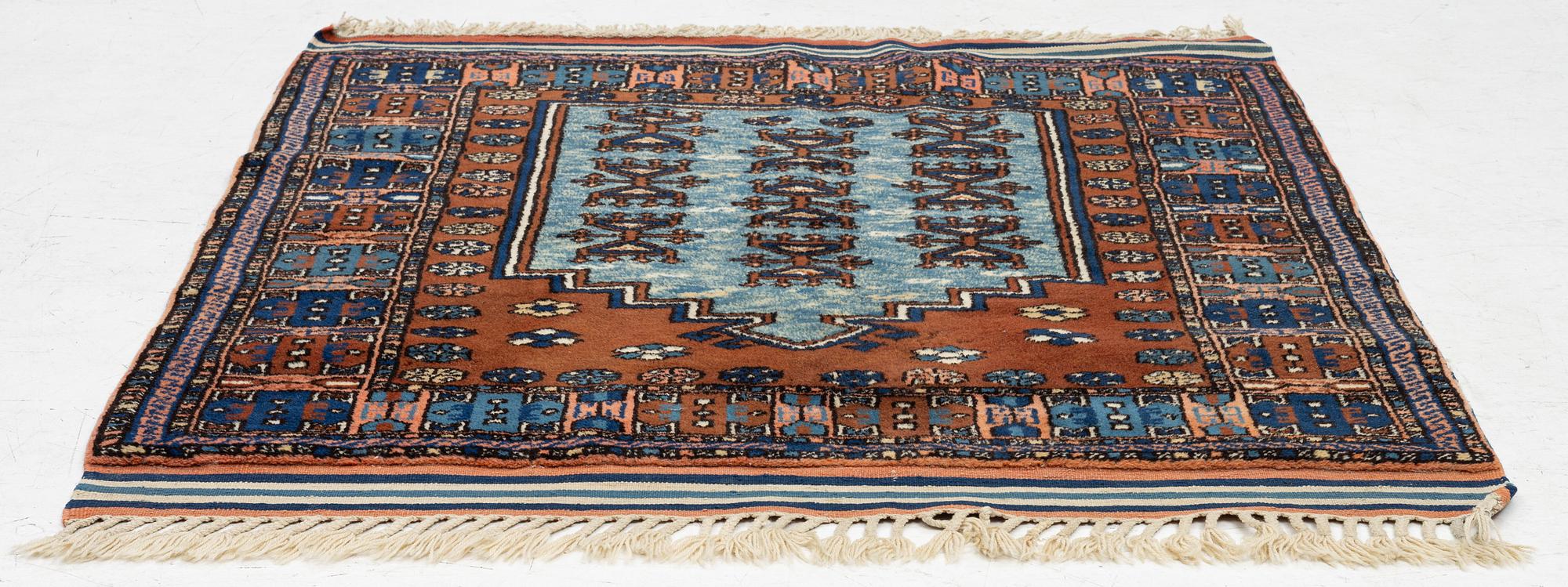 A semi-antique Anatolian rug, c. 127 x 117 cm.