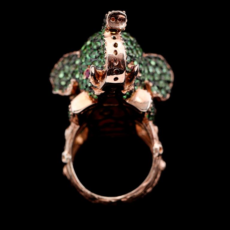 RING, silver förgyllt i 18K roséguld, tsavoriter, rubiner och safirer.