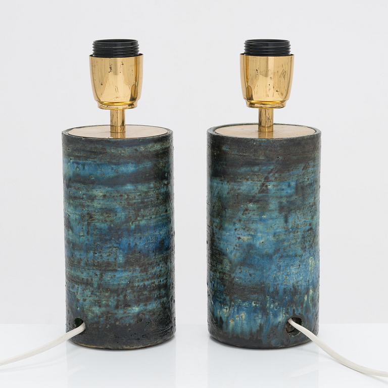 A pair of tablelamps by Pirkko Pylvänäinen, ceramics and brass, signed PP -68.