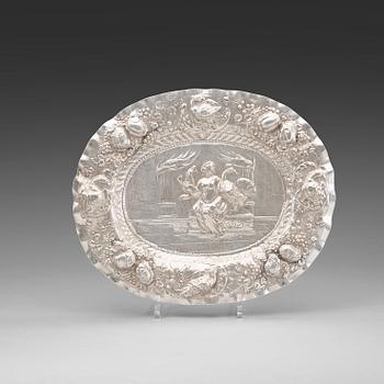 A Swedish early 18th century silver dish, marks of Petter Bernegau, Stockholm 1707.