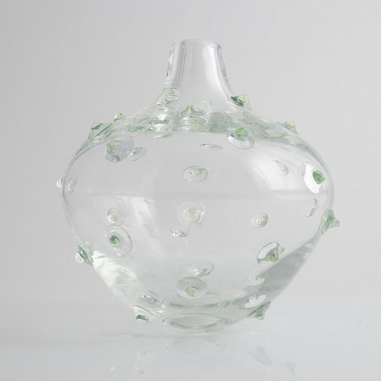 Mårten Medbo, vase, glass, signed and dated -00.