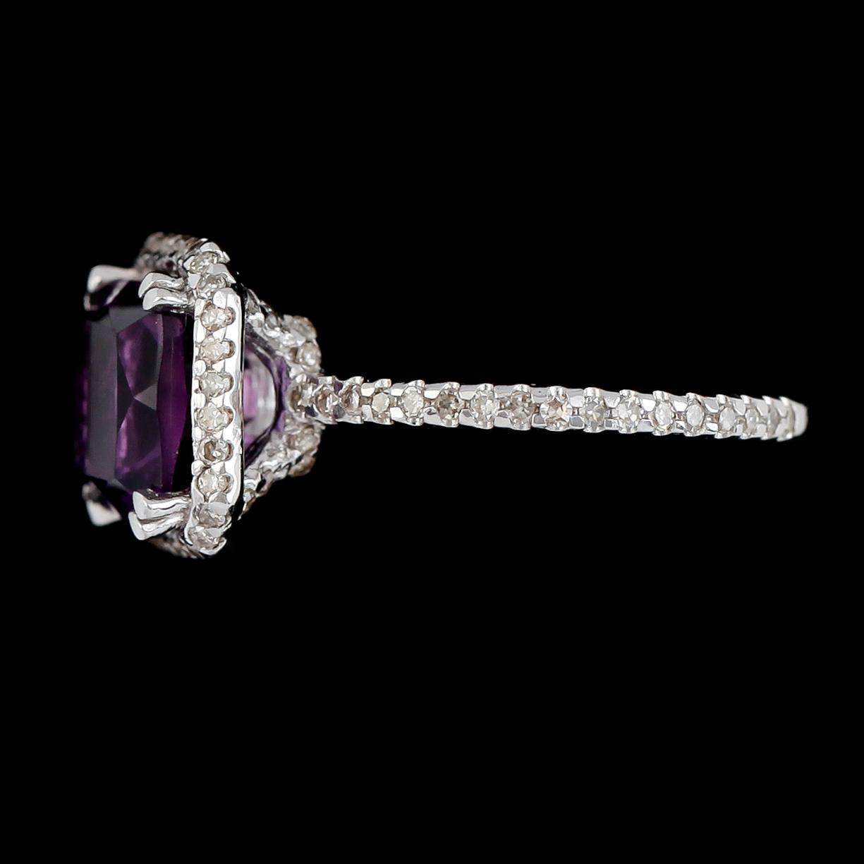 RING, 14K vitguld, ametist samt diamanter tot ca 0.50 ct.
