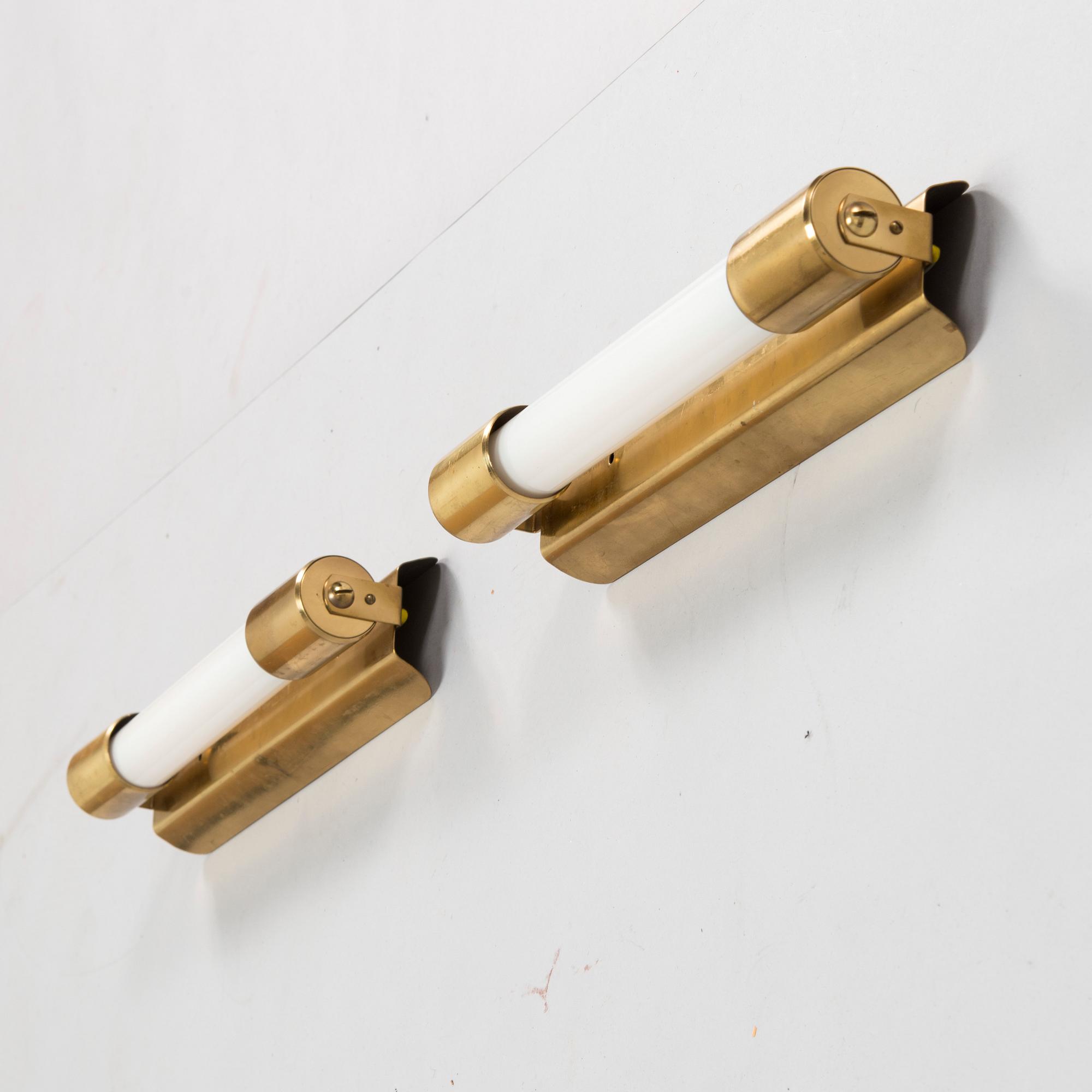 Mauri Almari, two mid-20th century wall lights model 71032 for Idman, Finland.