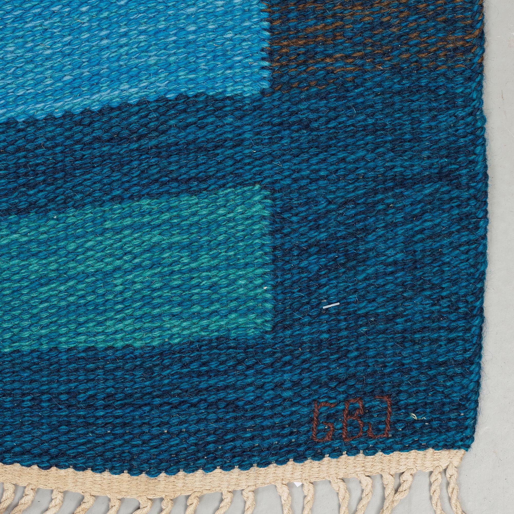 MATTA. Rölakan. 238,5 x 175 cm. Signerad Signerad GBJ samt en vävarsignatur i form av ljusgrön ruta.