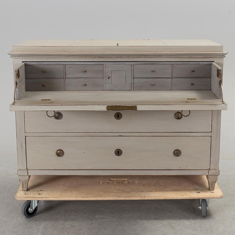 A mid 19th century chest of drawers.