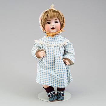 a porcelain doll by Simon & Halbig/Kämmer & Reinhardt ca 1914.