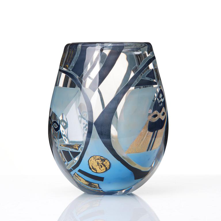 Hanne Dreutler, 'Il Capitano', a 'guldgraal' glass vase, Studio Åhus, Sweden  nr 122, ed 1/20, 1989.