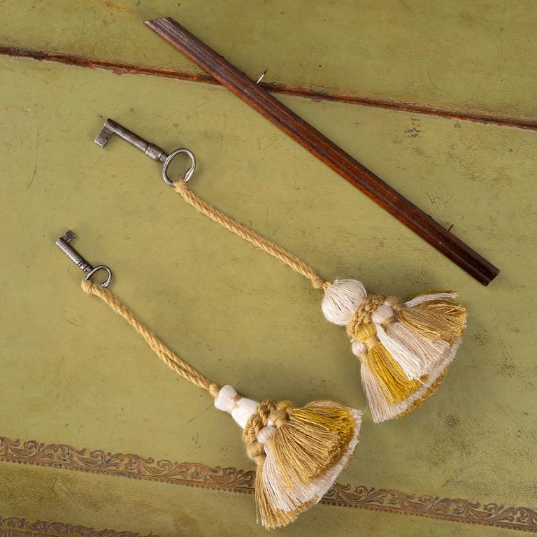 An English mahogany cabinet, 19th Century.