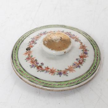 A small Chinese famille rose porcelain tureen with cover and stand, two salt cellars, Qing dynasty, Qianlong (1736-95).