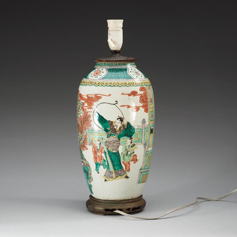 A famille verte vase Qing dynasty, 19th Century.