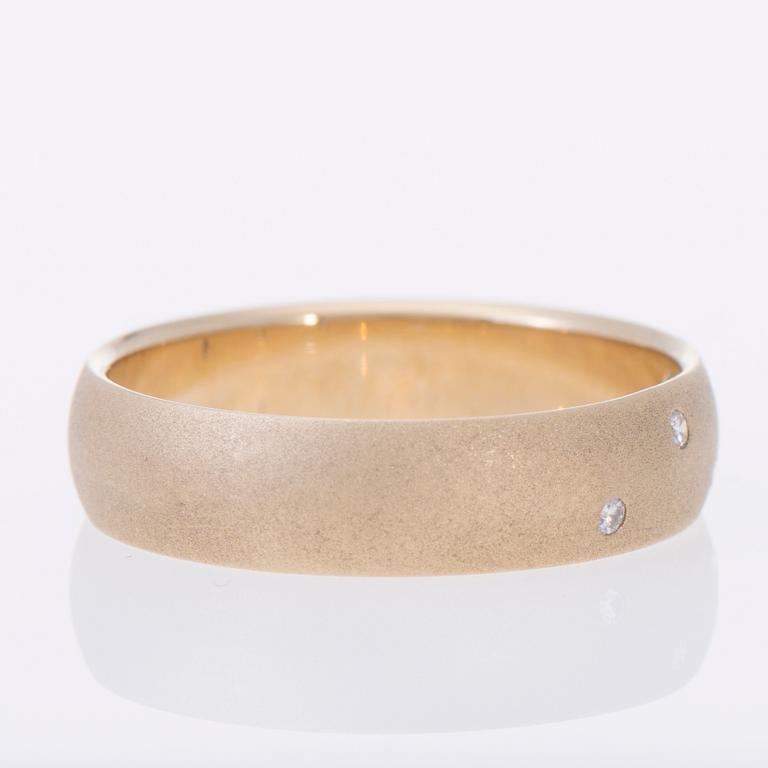 RING, 18K guld, briljantslipade diamanter. Vikt ca 5,2 g.